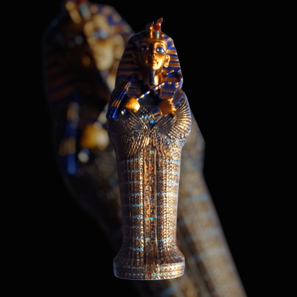 Vtg. 7" King Tut Coffin W/ King Tut Figures